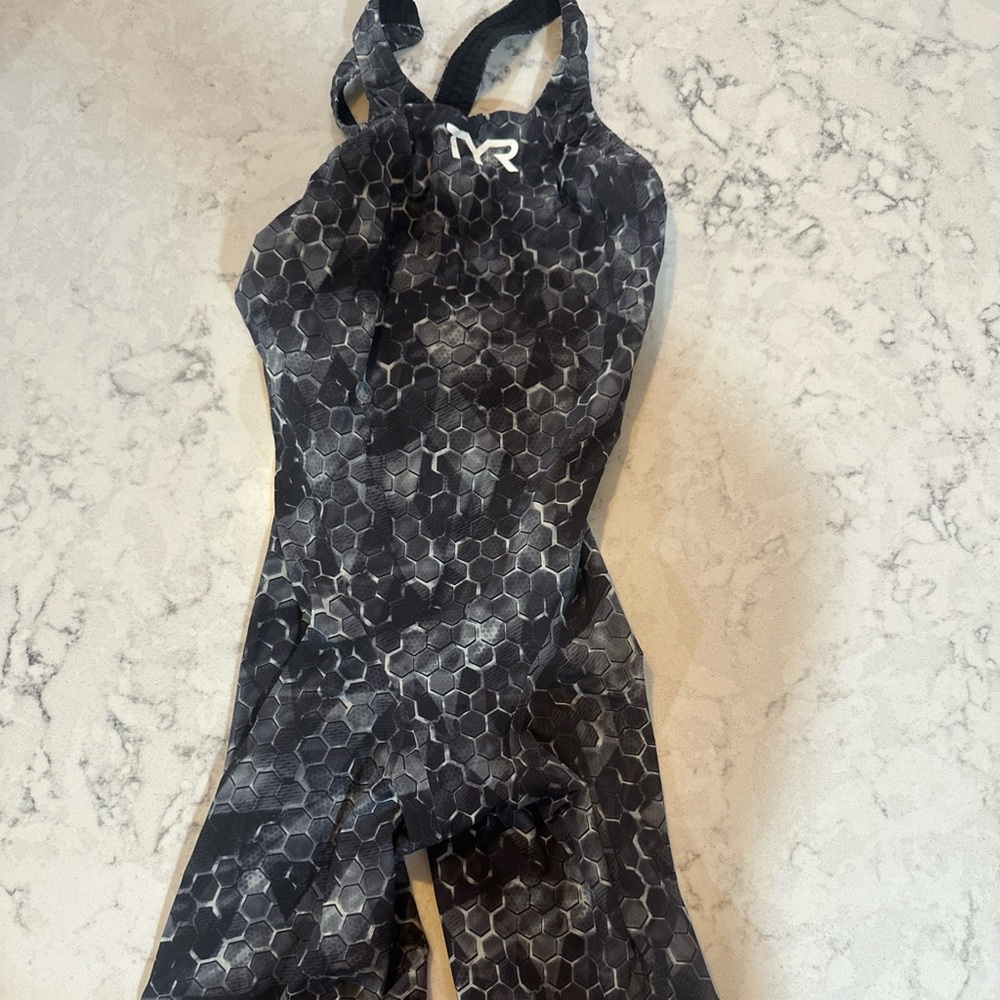 TYR Kneeskin Swimsuit (Avictor supernova closed back)